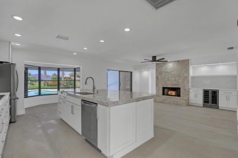 House in Jupiter, Florida 4 bedrooms, 250.84 sq.m. № 2180282 - photo 11