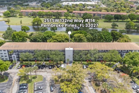 Снять в аренду кондоминиум в Пемброк-Пайнс, Флорида 2 спальни, 88.54м2, № 1998752 - фото 23