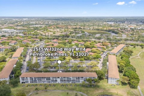 Снять в аренду кондоминиум в Пемброк-Пайнс, Флорида 2 спальни, 88.54м2, № 1998752 - фото 18