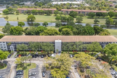 Снять в аренду кондоминиум в Пемброк-Пайнс, Флорида 2 спальни, 88.54м2, № 1998752 - фото 15