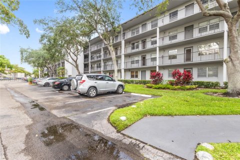 Condo in Pembroke Pines, Florida, 2 bedrooms № 1998752