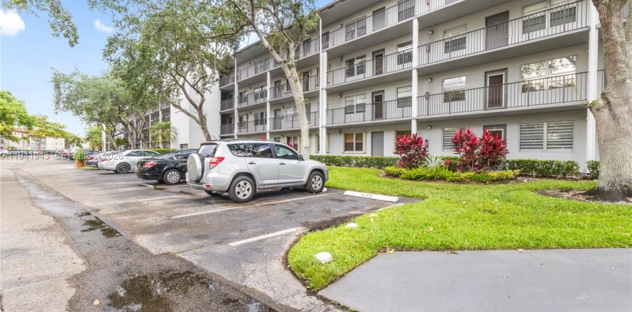 Кондоминиум с 2 спальнями в Пемброк-Пайнс, Флорида № 1998752