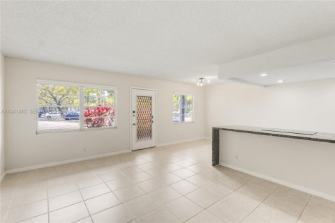 Снять в аренду кондоминиум в Пемброк-Пайнс, Флорида 2 спальни, 88.54м2, № 1998752 - фото 7