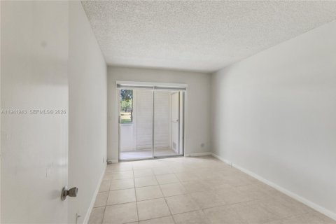 Снять в аренду кондоминиум в Пемброк-Пайнс, Флорида 2 спальни, 88.54м2, № 1998752 - фото 8