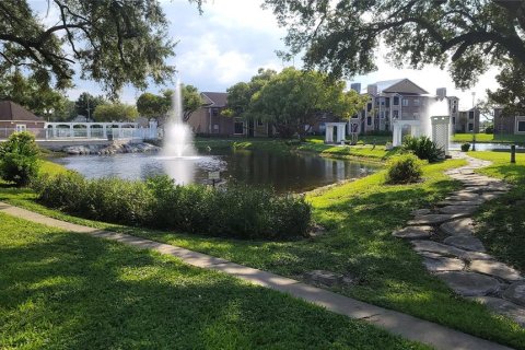 Condo in Orlando, Florida, 2 bedrooms  № 2212273 - photo 29