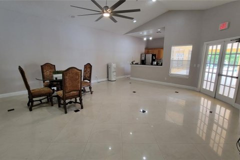 Condo in Orlando, Florida, 2 bedrooms  № 2212273 - photo 23