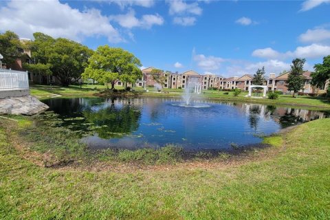 Condo in Orlando, Florida, 2 bedrooms  № 2212273 - photo 18