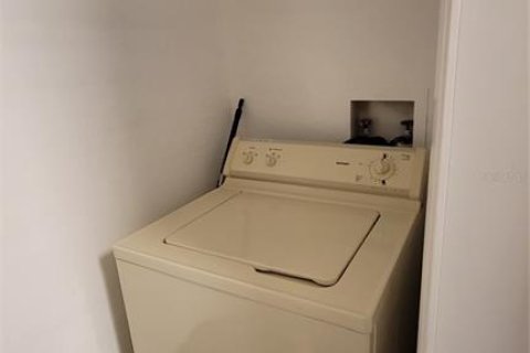 Condo in Orlando, Florida, 2 bedrooms  № 2212273 - photo 4