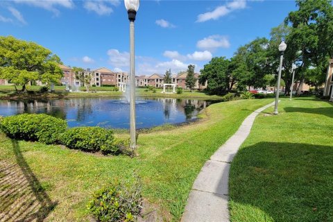 Condo in Orlando, Florida, 2 bedrooms  № 2212273 - photo 16