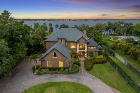 House in Merrit Island, Florida 6 bedrooms, 514.21 sq.m. № 1818971 - photo 1