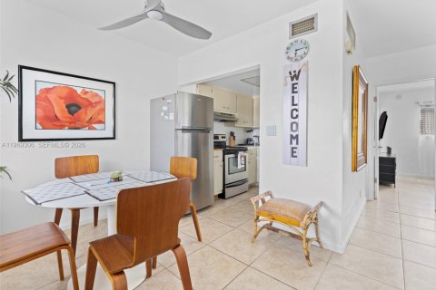 Condo in Pompano Beach, Florida, 1 bedroom  № 2055578 - photo 17