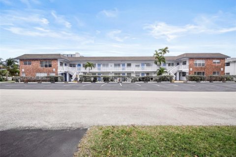 Condo in Pompano Beach, Florida, 1 bedroom  № 2055578 - photo 29