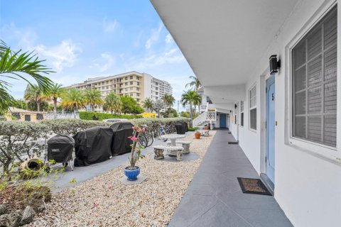 Condo in Pompano Beach, Florida, 1 bedroom  № 2055578 - photo 23
