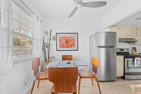 Condo in Pompano Beach, Florida, 1 bedroom  № 2055578 - photo 12