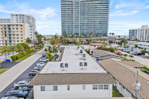Condo in Pompano Beach, Florida, 1 bedroom  № 2055578 - photo 25