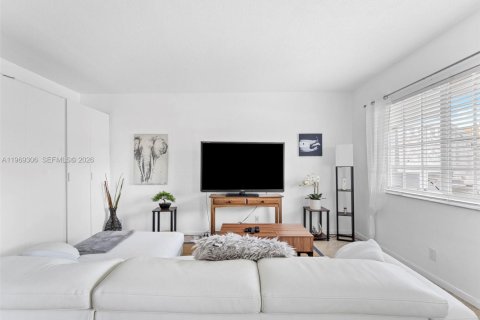 Condo in Pompano Beach, Florida, 1 bedroom  № 2055578 - photo 18