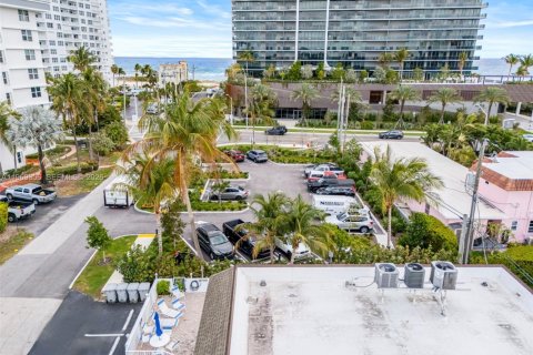 Condo in Pompano Beach, Florida, 1 bedroom  № 2055578 - photo 27
