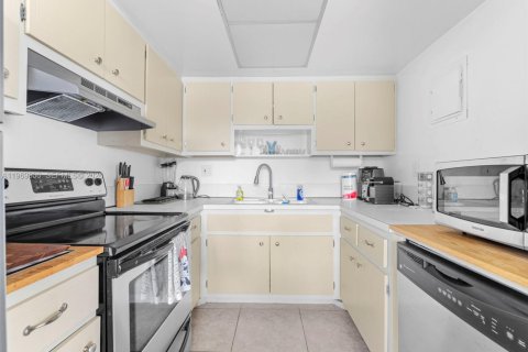 Condo in Pompano Beach, Florida, 1 bedroom  № 2055578 - photo 8