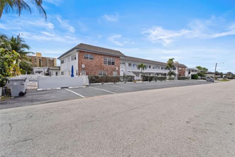 Condo in Pompano Beach, Florida, 1 bedroom  № 2055578 - photo 28