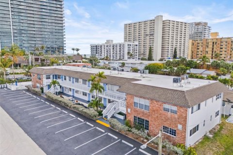 Condo in Pompano Beach, Florida, 1 bedroom  № 2055578 - photo 15