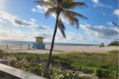 Condo in Pompano Beach, Florida, 1 bedroom  № 2055578 - photo 2