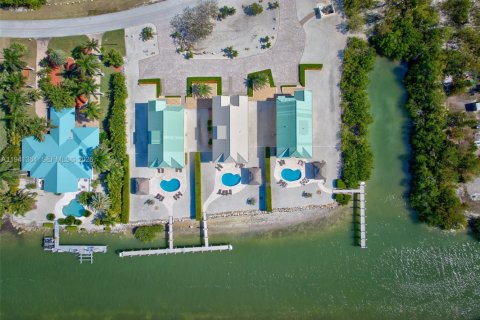 Propiedad comercial en venta en Marathon, Florida, 1133.22 m2 № 1998858 - foto 3