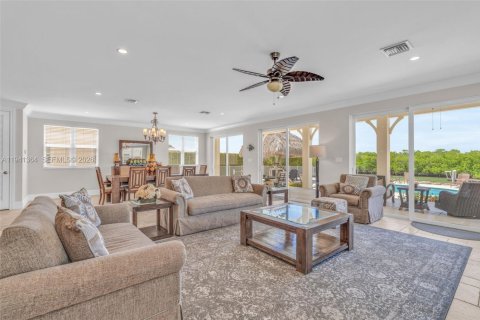 Propiedad comercial en venta en Marathon, Florida, 1133.22 m2 № 1998858 - foto 22