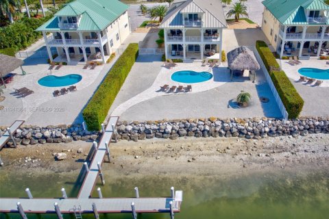 Propiedad comercial en venta en Marathon, Florida, 1133.22 m2 № 1998858 - foto 6