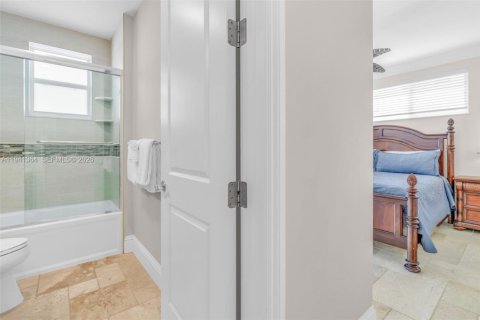 Propiedad comercial en venta en Marathon, Florida, 1133.22 m2 № 1998858 - foto 16