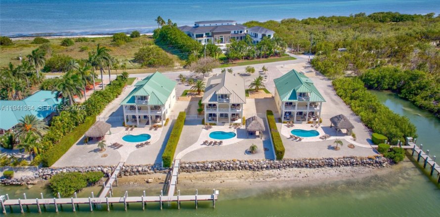 Propiedad comercial en Marathon, Florida 1133.22 m2 № 1998858