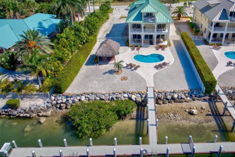 Propiedad comercial en venta en Marathon, Florida, 1133.22 m2 № 1998858 - foto 5