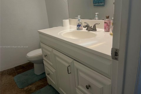 Condo in Sunrise, Florida, 2 bedrooms  № 1923338 - photo 14