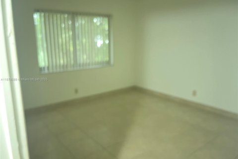 Condo in Sunrise, Florida, 2 bedrooms  № 1923338 - photo 10