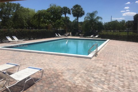 Condo in Sunrise, Florida, 2 bedrooms  № 1923338 - photo 21
