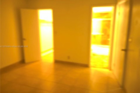 Condo in Sunrise, Florida, 2 bedrooms  № 1923338 - photo 11
