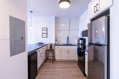 Снять в аренду коммерческую недвижимость в Майами-Бич, Флорида 55м2, № 2082719 - фото 17