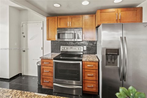 Copropriété à louer à Hollywood, Floride: 2 chambres, 119.29 m2 № 2028686 - photo 6