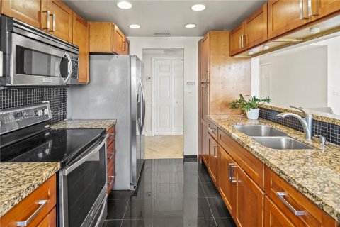 Copropriété à louer à Hollywood, Floride: 2 chambres, 119.29 m2 № 2028686 - photo 28