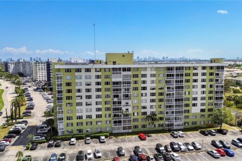 Condo à Hollywood, Floride, 2 chambres  № 2028686