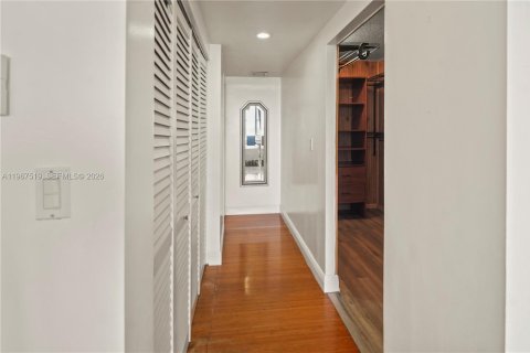 Copropriété à louer à Hollywood, Floride: 2 chambres, 119.29 m2 № 2028686 - photo 25