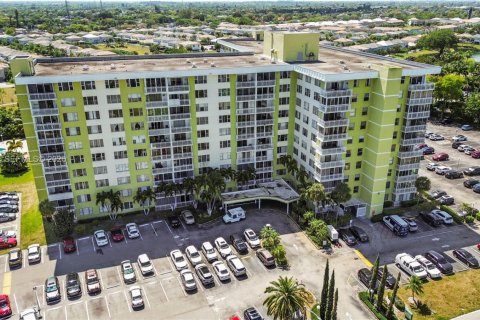 Copropriété à louer à Hollywood, Floride: 2 chambres, 119.29 m2 № 2028686 - photo 2