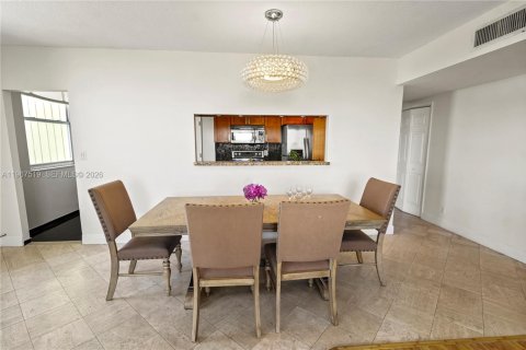 Copropriété à louer à Hollywood, Floride: 2 chambres, 119.29 m2 № 2028686 - photo 9