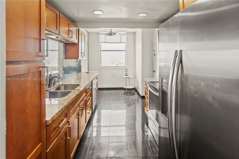 Copropriété à louer à Hollywood, Floride: 2 chambres, 119.29 m2 № 2028686 - photo 5