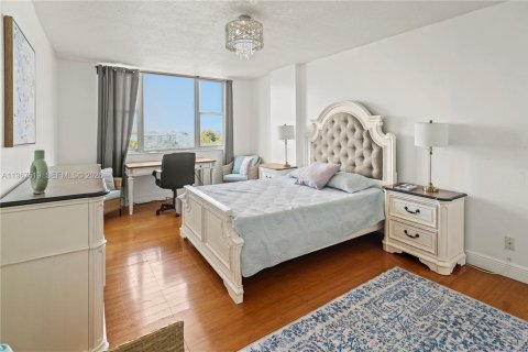 Copropriété à louer à Hollywood, Floride: 2 chambres, 119.29 m2 № 2028686 - photo 22