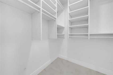 House in Saint Petersburg, Florida 3 bedrooms, 157.47 sq.m. № 2212219 - photo 23