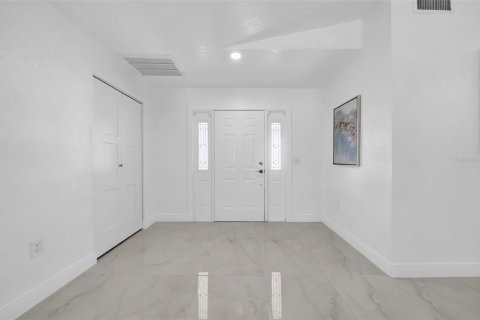 House in Saint Petersburg, Florida 3 bedrooms, 157.47 sq.m. № 2212219 - photo 29