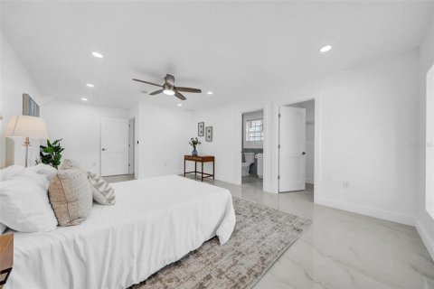 House in Saint Petersburg, Florida 3 bedrooms, 157.47 sq.m. № 2212219 - photo 18
