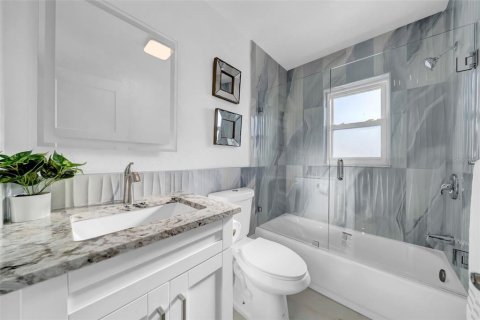 House in Saint Petersburg, Florida 3 bedrooms, 157.47 sq.m. № 2212219 - photo 28