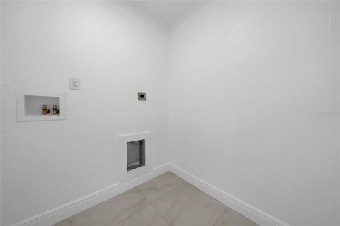 House in Saint Petersburg, Florida 3 bedrooms, 157.47 sq.m. № 2212219 - photo 30