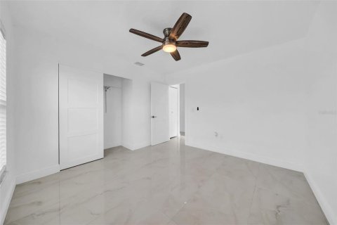 House in Saint Petersburg, Florida 3 bedrooms, 157.47 sq.m. № 2212219 - photo 27